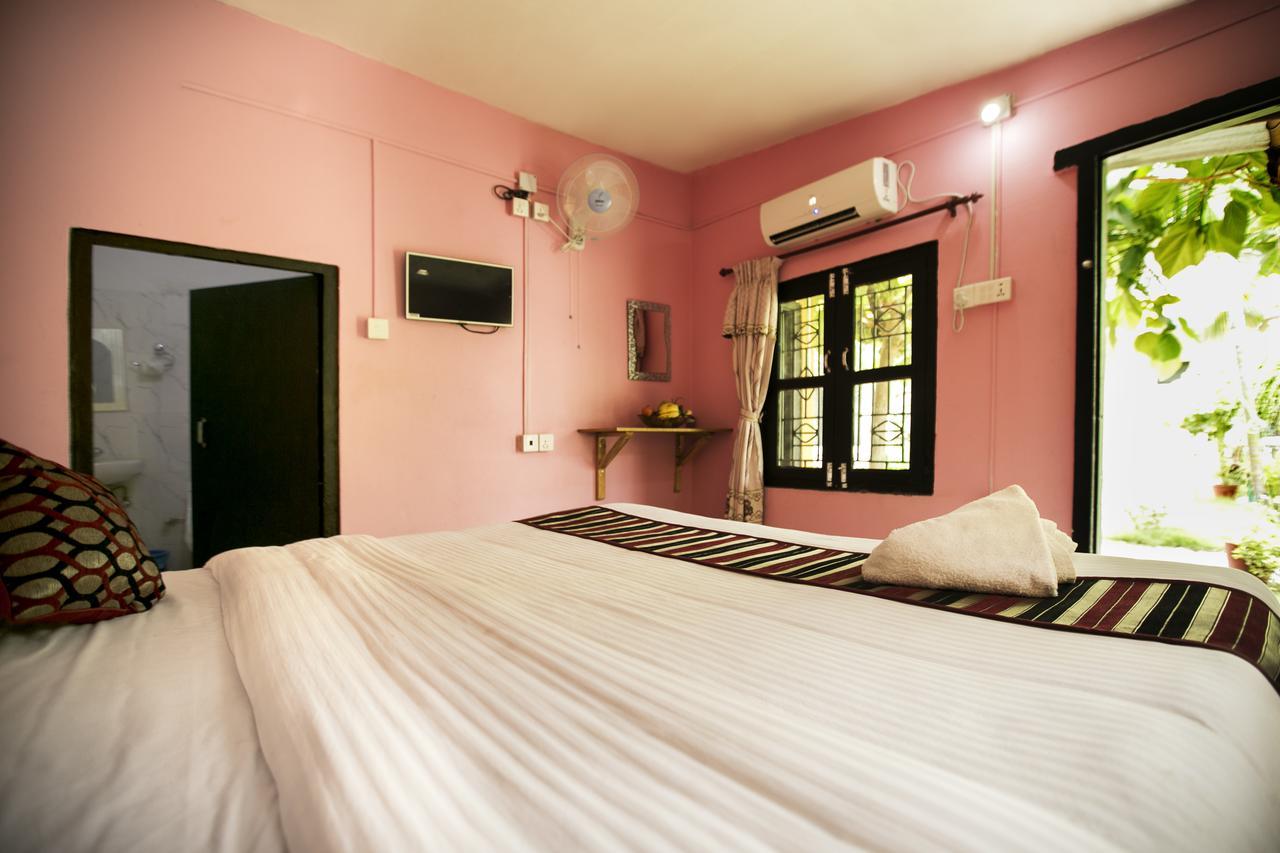 Sauraha Nana Hotel Eksteriør bilde