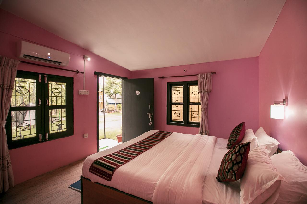 Sauraha Nana Hotel Eksteriør bilde