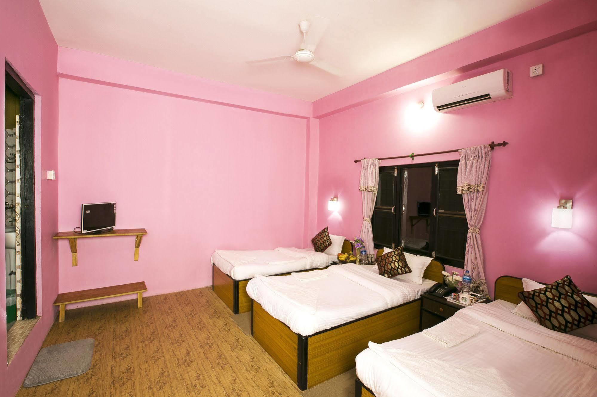 Sauraha Nana Hotel Eksteriør bilde
