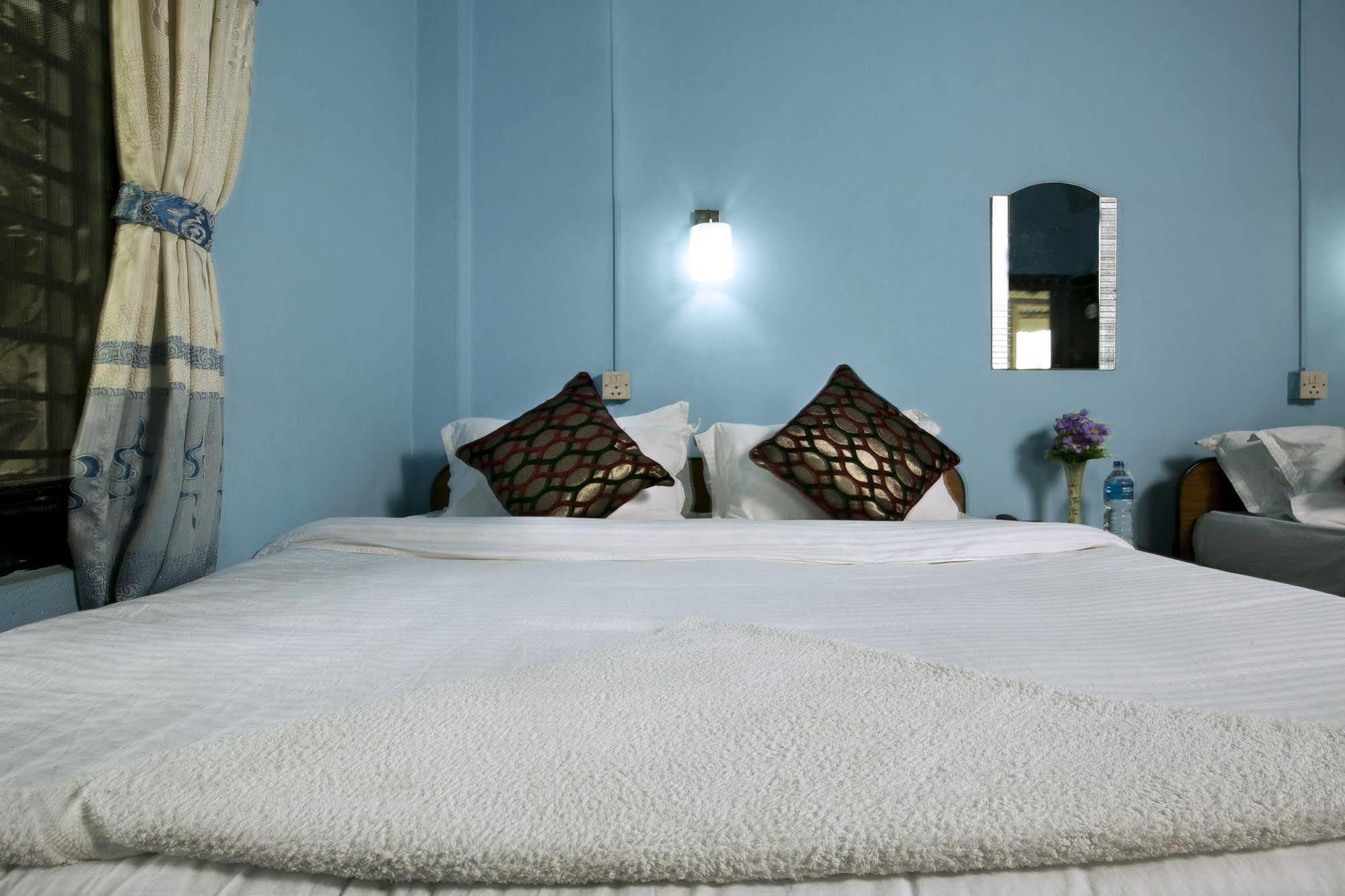 Sauraha Nana Hotel Eksteriør bilde