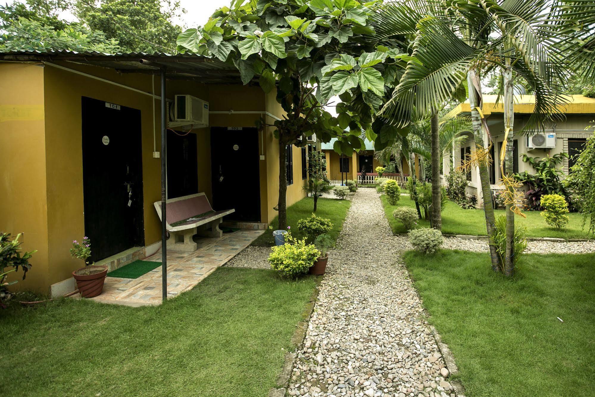 Sauraha Nana Hotel Eksteriør bilde