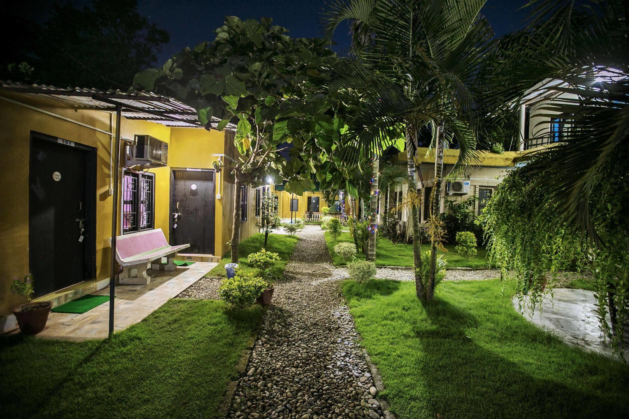 Sauraha Nana Hotel Eksteriør bilde