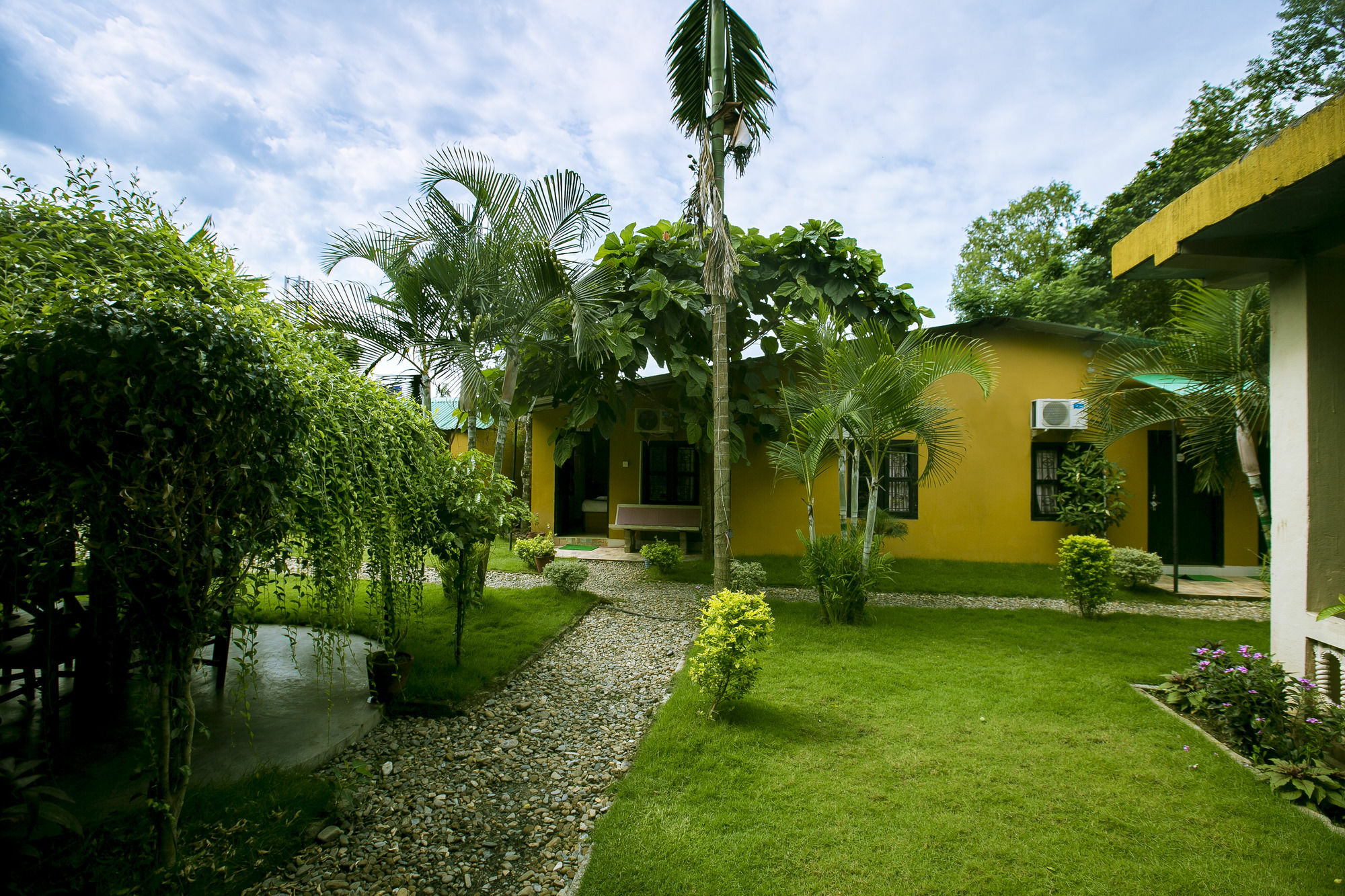 Sauraha Nana Hotel Eksteriør bilde